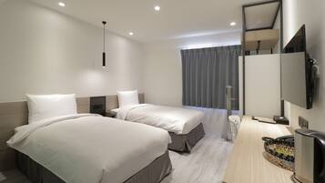 Economy Twin Room | Down comforters, in-room safe, desk, laptop workspace