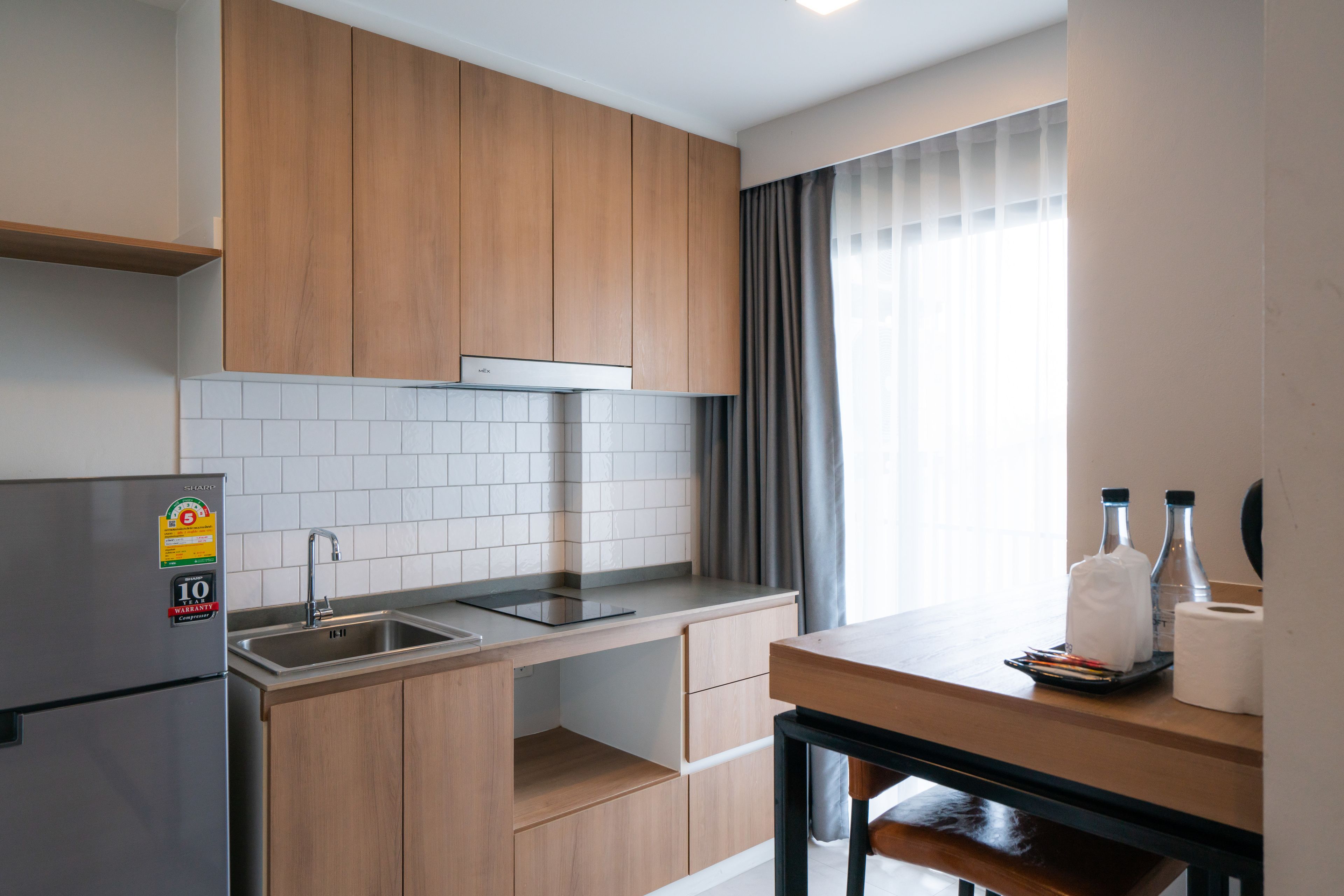 deluxe studio | living area | lcd tv