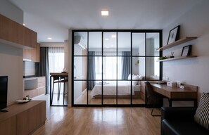 Deluxe Studio | Living area | LCD TV - MY LOFT 2 Ratchadapisek36 (Bangkok)