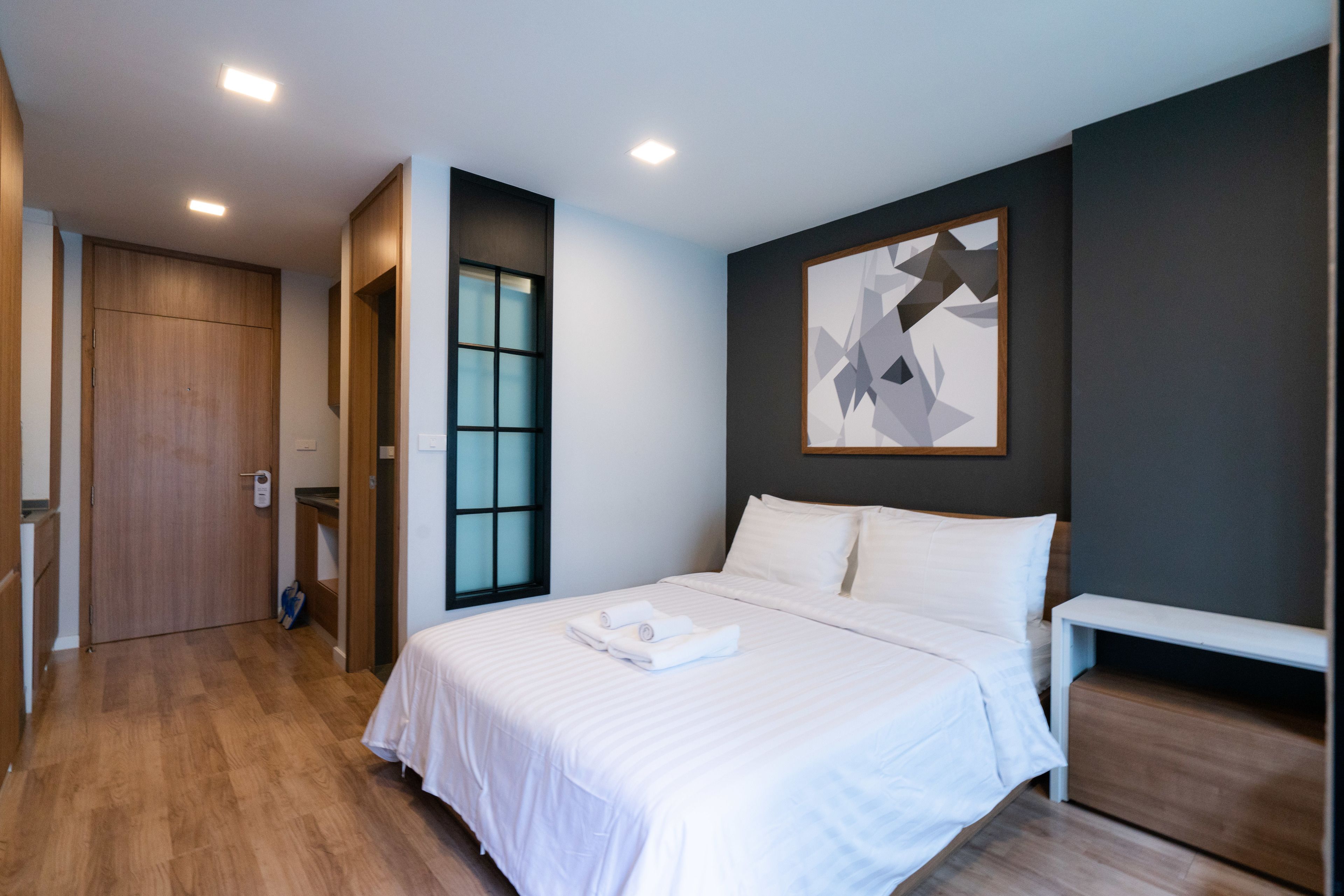 studio | blackout curtains, free wifi