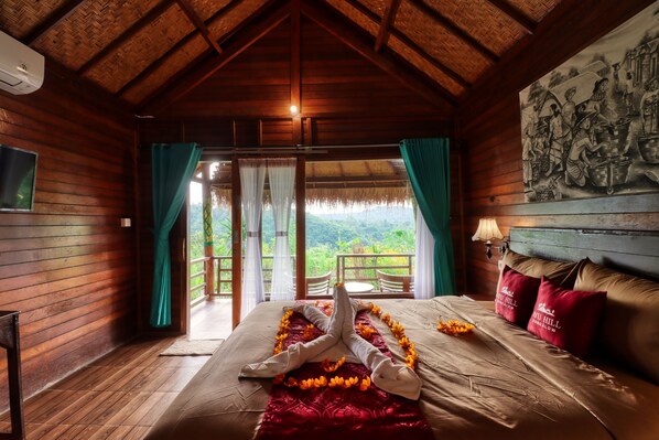 Habitación Confort doble | Colchones con acolchado adicional y escritorio