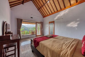 Double Room with Patio | Pillow-top beds, desk, laptop workspace, free WiFi - Ayu Hill Bungalow (Penida Island)
