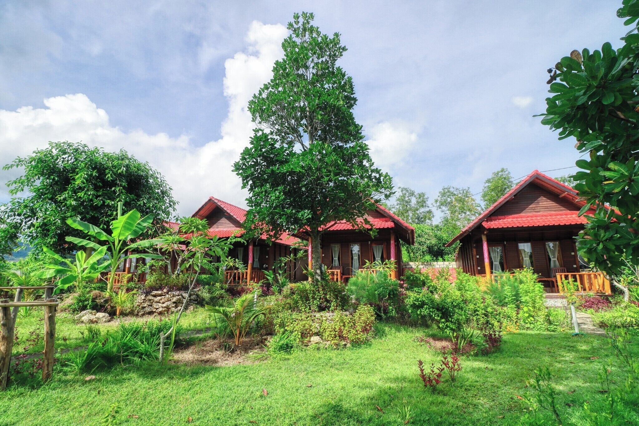 Double Room with Garden View | Pillowtop beds, desk, laptop workspace, free WiFi