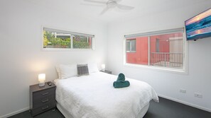 2 bedrooms, iron/ironing board, WiFi, bed sheets - Avalon 3 Great Ocean Views (Yamba)