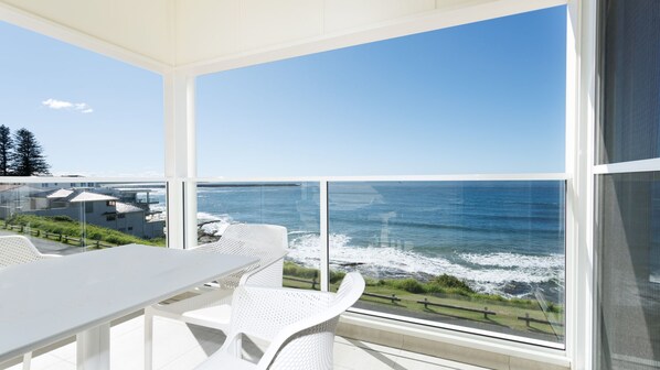 Outdoor dining - Avalon 3 Great Ocean Views (Yamba)