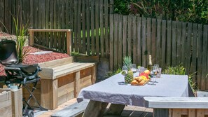 Outdoor dining - Avalon 3 Great Ocean Views (Yamba)
