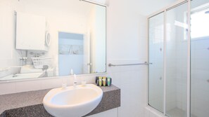 Shower, hair dryer, towels