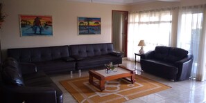 TV, DVD player, aparelho de som