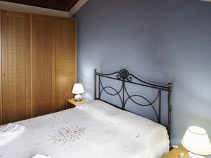 3 chambres, fer et planche à repasser, Wi-Fi, literie fournie