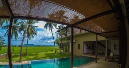 Luxury Villa with an outdoor pool - BNB (10P)