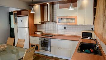 Vila | Dapur pribadi | Lemari es besar, microwave, oven, dan kompor