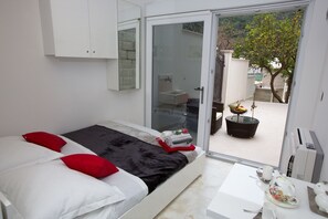 Villa, 4 chambres, piscine privée, vue sur la mer | Décor unique, ameublement unique, fer et planche à repasser