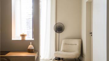 Deluxe Room | Living area | Tablet, Netflix