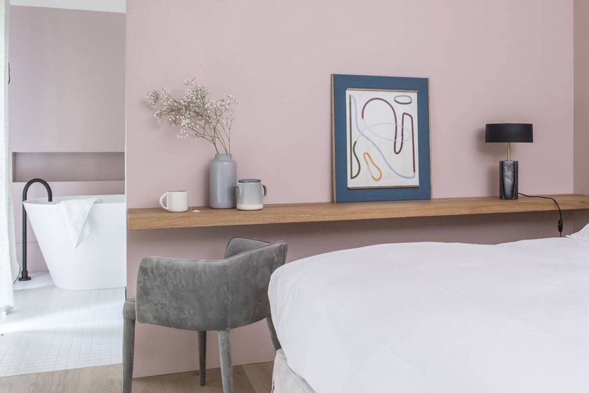 Ropa de cama de alta calidad, colchones con efecto memoria y escritorio 