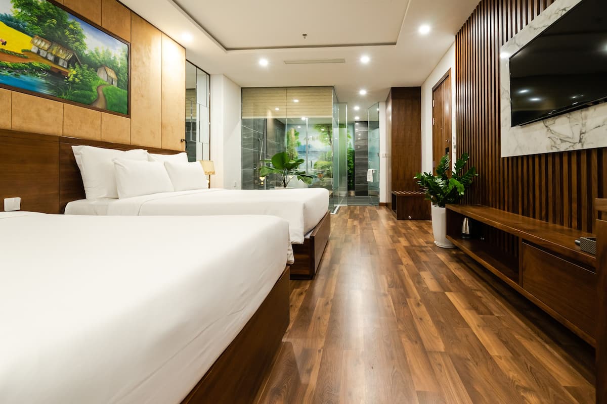 Suite Grand, vista città | Biancheria da letto ipoallergenica, materassi in memory foam, minibar