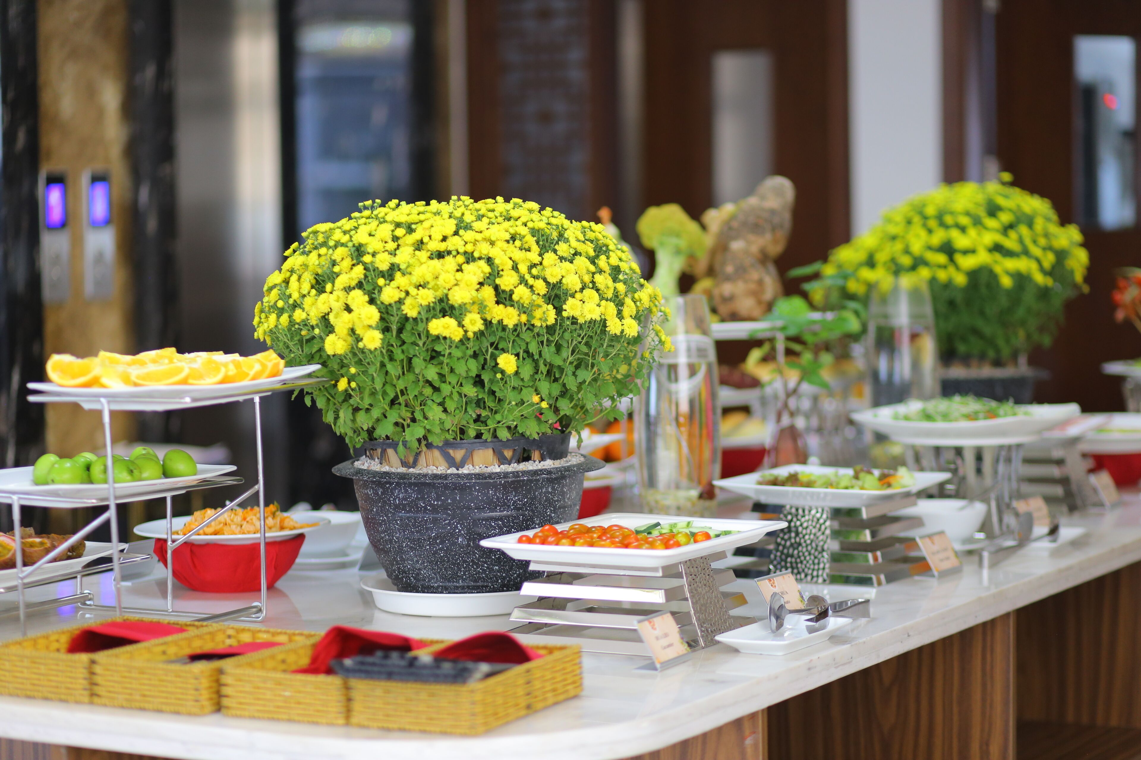 daily buffet breakfast (vnd 150000 per person)