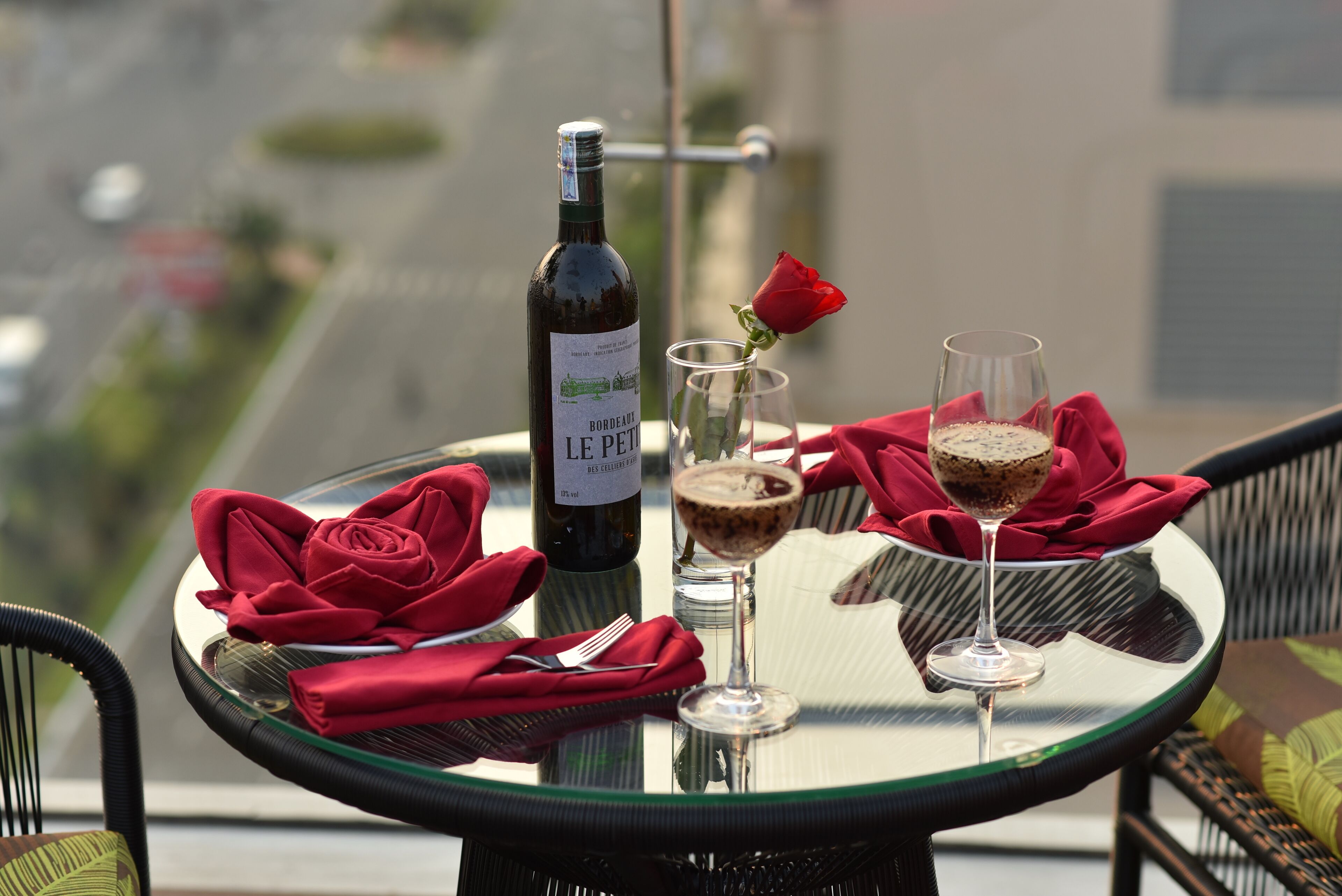 breakfast, lunch and dinner served