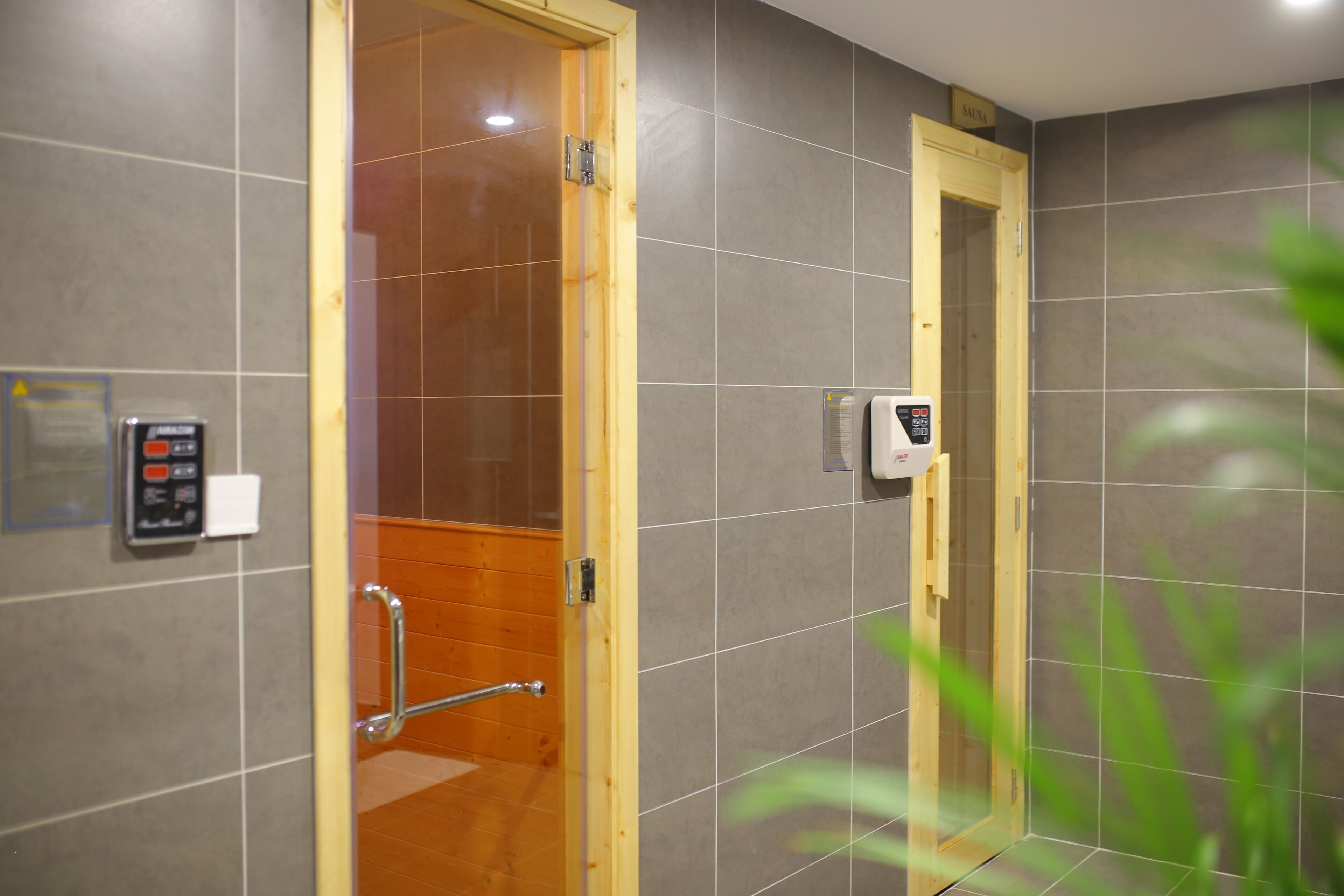 couples treatment room(s), sauna, steam room, body treatments