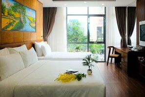 Hypo-allergenic bedding, memory foam beds, minibar, in-room safe - Nagila Boutique Hotel (Da Nang)