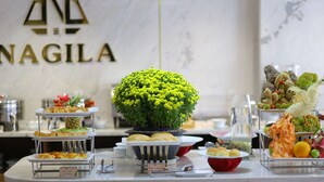朝食 (ビュッフェ)、毎日提供 (有料)