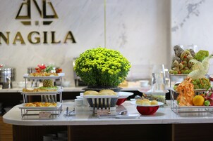 Daily buffet breakfast for a fee