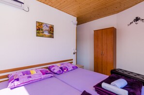 2 chambres, fer et planche à repasser, Wi-Fi, draps fournis