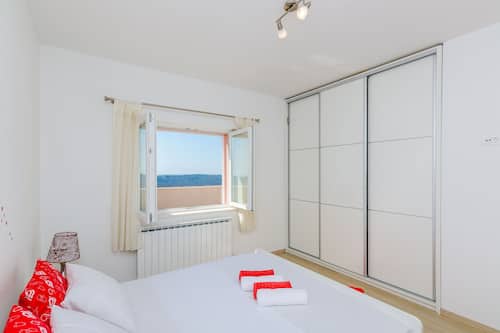 Villa, 4 habitaciones, alberca privada, vista a la alberca | 4 habitaciones, decoración personalizada y muebles diferentes
