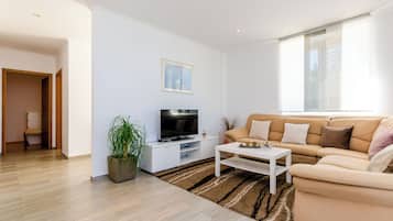 Villa (Three Bedroom Villa with Terrace and ) | Sala de estar | Televisión de plasma