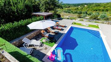 Villa (Three Bedroom Villa with Terrace and ) | Pool | Außenpool (je nach Saison geöffnet)