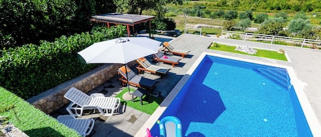 Biệt thự (Three Bedroom Villa with Terrace and ) | Hồ bơi | Hồ bơi ngoài trời phục vụ theo mùa