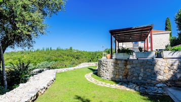 Villa (Three Bedroom Villa with Terrace and ) | Jardín
