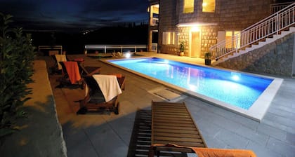 Villa Oasis Cypress