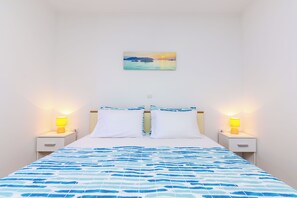 วิลล่า (Three Bedroom Villa with Terrace and ) | 3 ห้องนอน, เครื่องนอนระด�ับพรีเมียม, เตารีด/โต๊ะรีดผ้า, Wi-Fi ฟรี