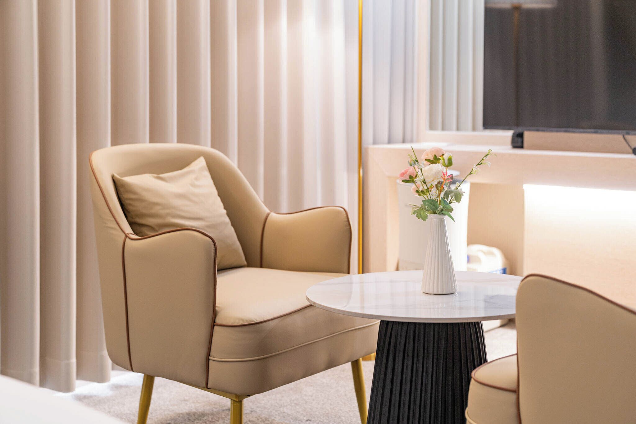 deluxe room | 1 bedroom, premium bedding, down duvets, free minibar items