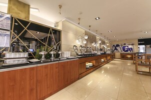 每日供应自助式早餐（每人 KRW 15000）