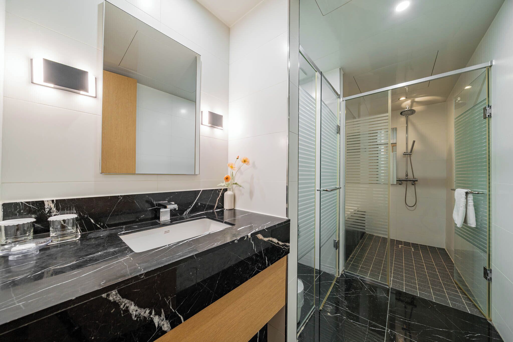 luxury suite | 1 bedroom, premium bedding, down duvets, free minibar items