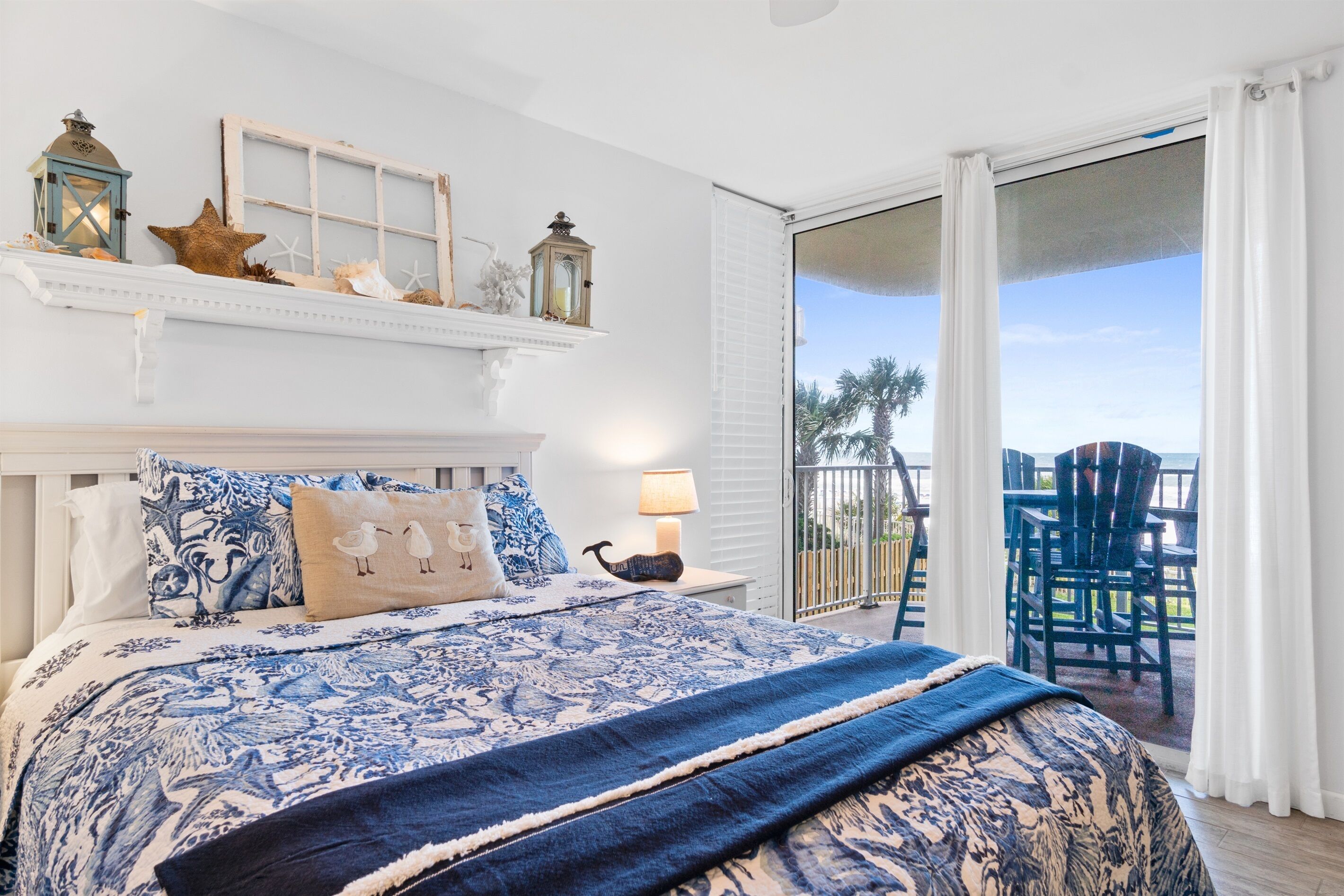 Tabla de planchar con plancha, wifi, ropa de cama