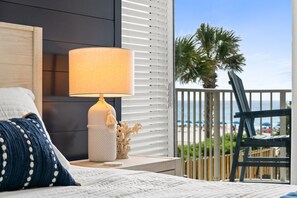 Tabla de planchar con plancha, wifi y ropa de cama 