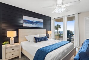 Tabla de planchar con plancha, wifi y ropa de cama 