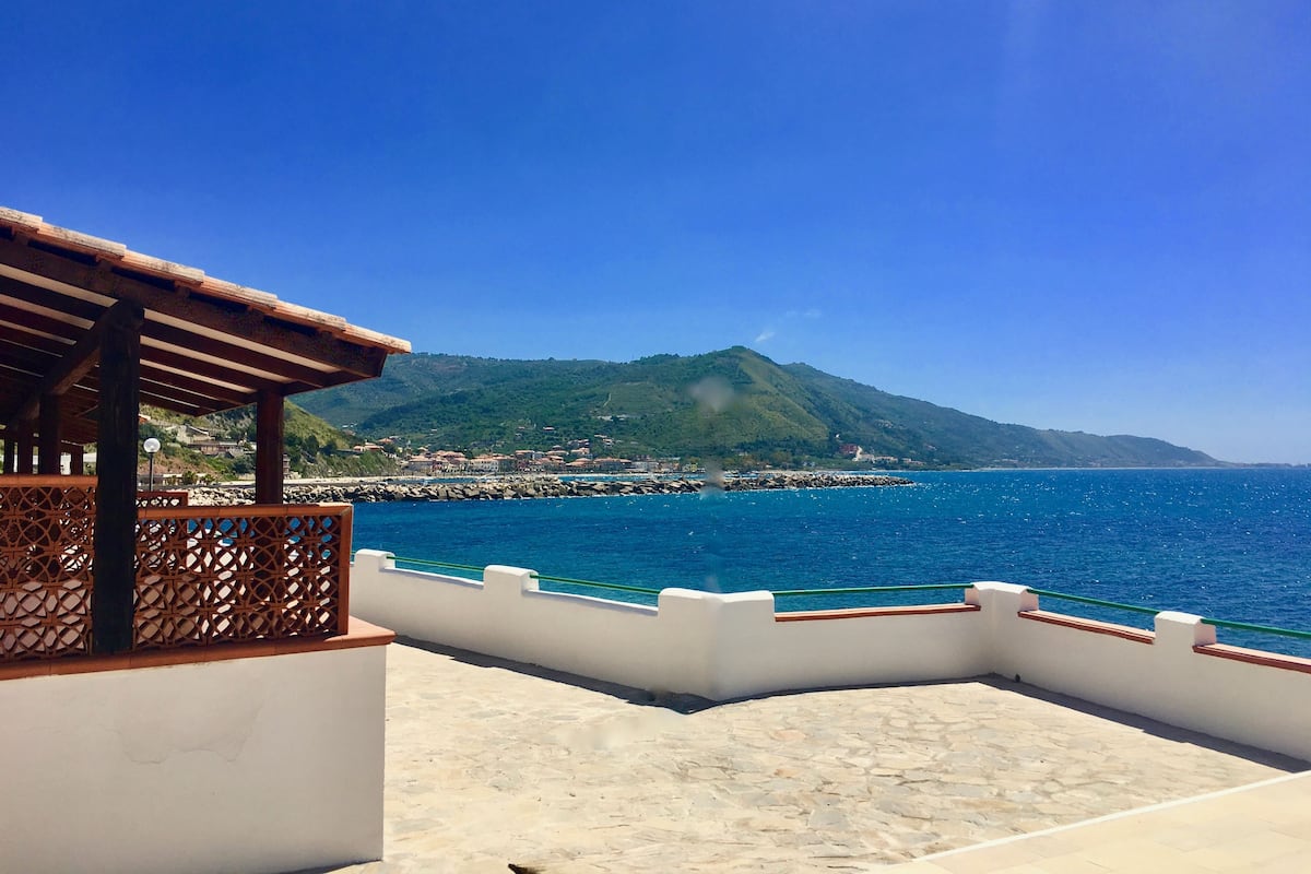 Bungalow, Sea View | 1 bedroom, cribs (surcharge), bed sheets