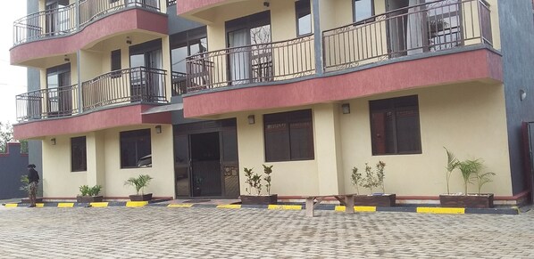 Front of property - Harts Motel (Kampala)