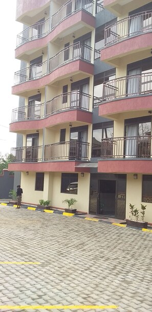 Front of property - Harts Motel (Kampala)