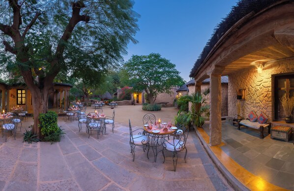 Outdoor dining - MANVĀR SHERGARH, THE DESERT RESORT (Shergarh)