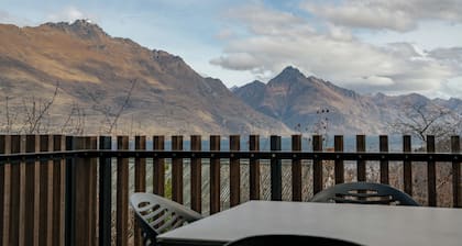 Lake and Mountain Views - Central Queenstown