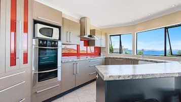 Réfrigérateur, micro-ondes, four, lave-vaisselle