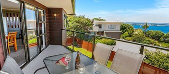 Acacia Bay Getaway - Lake Taupo Holiday Home