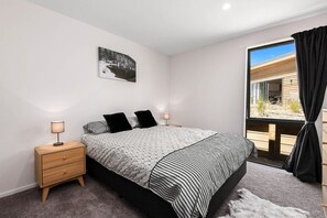3 bedrooms, iron/ironing board, WiFi