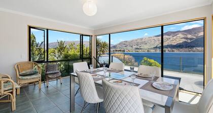 Lakeside Serenity - Wanaka Holiday Home