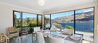 Lakeside Serenity - Wanaka Holiday Home