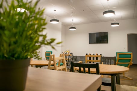 Lobby sitting area. Wine Hill - Hostel